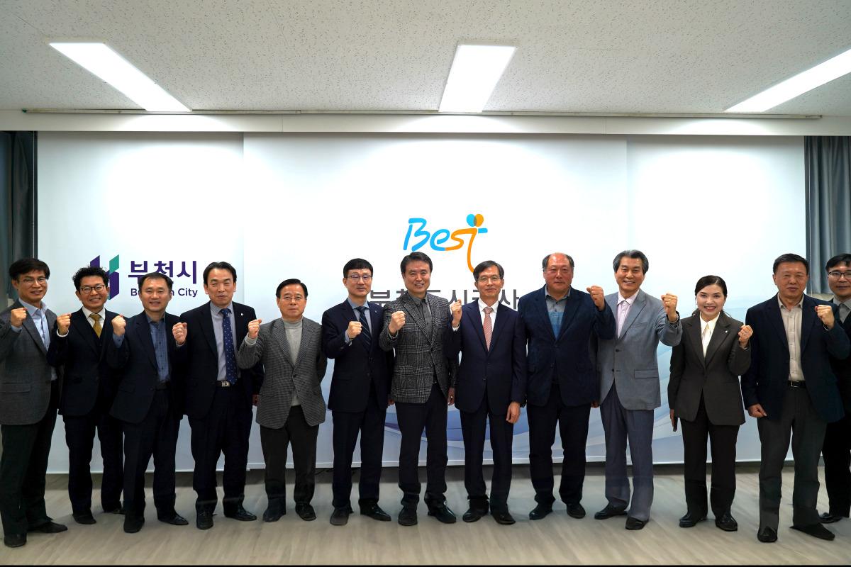★단체사진_조정.jpeg